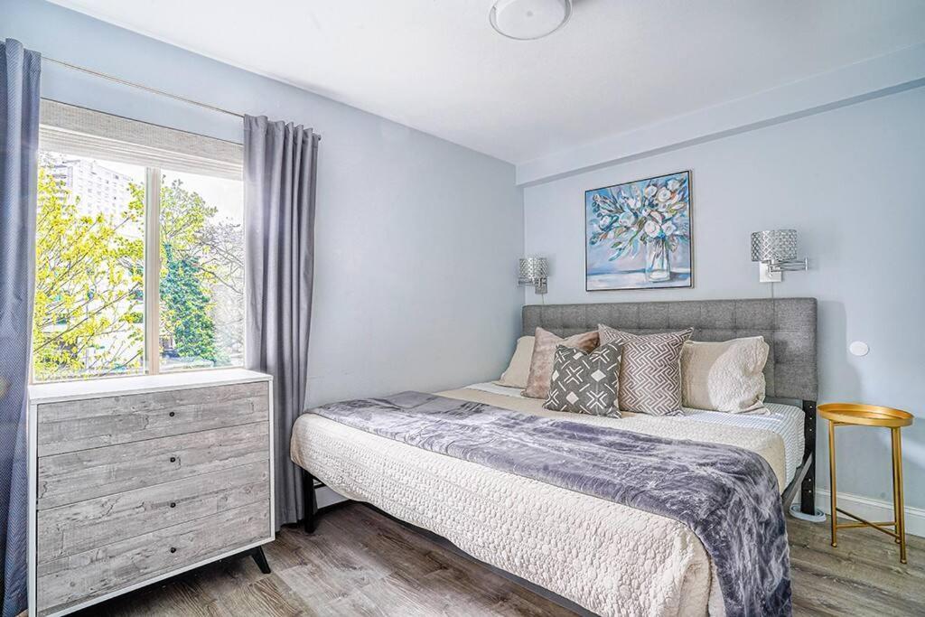 Modern Coastal Downtownking Bedwork Deskkitchen *